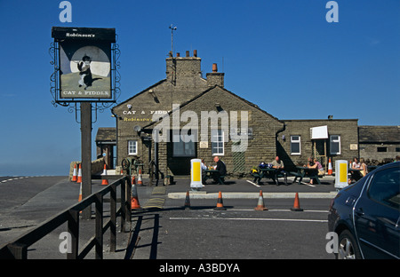 Macclesfield Cheshire England Regno Unito settembre il gatto e Fiddle Inn a 1690 piedi sopra il livello del mare Foto Stock