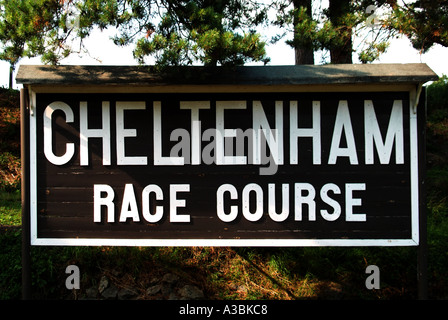 Stazione di Cheltenham Gloucestershire Warwickshire ferroviaria Patrimonio in Cotswolds segno per la corsa Foto Stock
