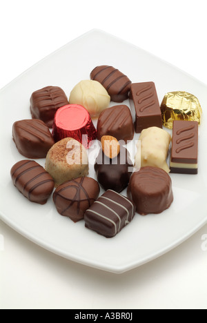 Thorntons chocalatier pianura il latte al cioccolato bianco pasticceria speciale varietà piastra bianca selezione quadrata England Regno Unito Foto Stock