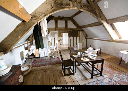 Travi in legno nella camera da letto frontone di casa Plas Mawr Conwy Wales UK Foto Stock