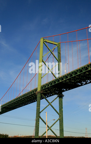 Angus L. Macdonald Bridge, Halifax, Nova Scotia, Canada, coprendo il porto di Halifax Foto Stock