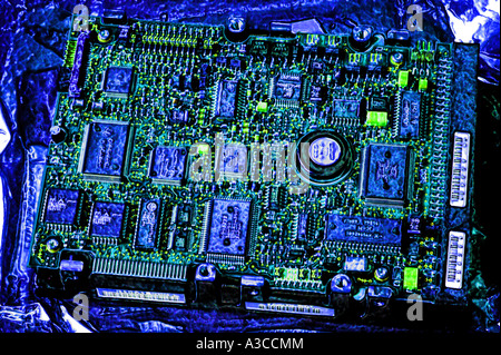 Dettaglio vista ravvicinata della scheda a circuito elettronico dal computer Foto Stock