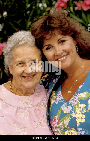 Donna anziana con la figlia Foto Stock