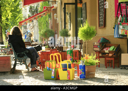 Piccolo cafe nell'Sredzki street presso il Prenzlauer Berg di Berlino, Germania, Berlino Foto Stock