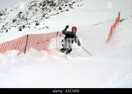 Sciare nelle Montagne Rocciose Canadesi Foto Stock