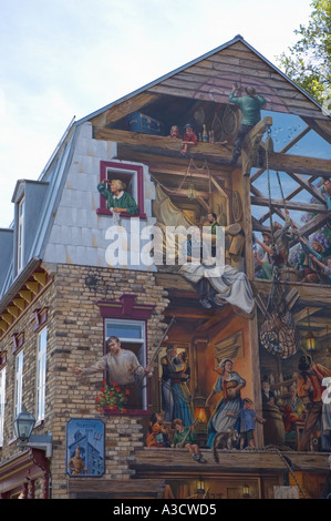 Canada Quebec Quebec City Vieux Quebec Città Bassa Rue du Petit Champlain trompe l oeil pittura sul lato dell'edificio Foto Stock