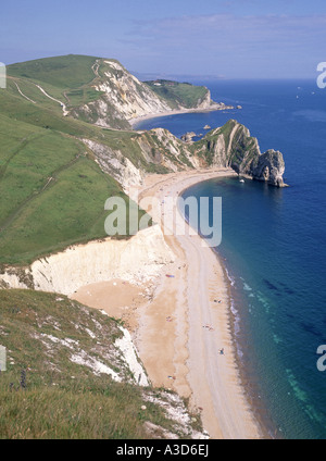 Porta di Durdle Dor calcare naturale arch & spiagge lungo il litorale con scogliera sentiero paesaggio passeggiate sulla parte della Jurassic Coast Inghilterra Dorset Regno Unito Foto Stock