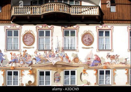 Oberammergau casa con tradizionale tipica pittura murale di Baviera Germania Foto Stock