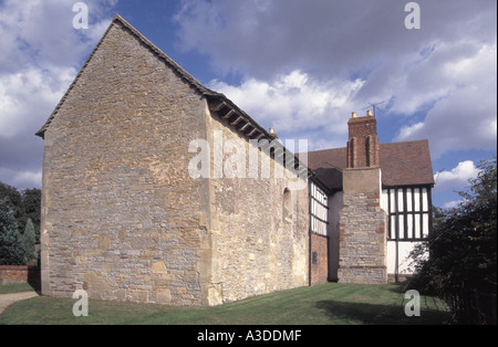 Deerhurst Oddas Chapel un raro edificio storico della cappella anglosassone attaccato ad una fattoria in legno bianco e nero a graticcio Gloucestershire Inghilterra Regno Unito Foto Stock