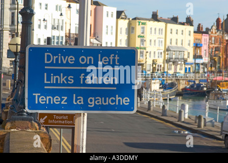Promemoria per la guida a sinistra. Ramsgate Porto. Foto Stock