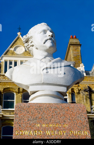 Statua di Edward Welby Pugin, figlio di Augustus Welby Pugin e architetto di Granville Hotel, Ramsgate Foto Stock