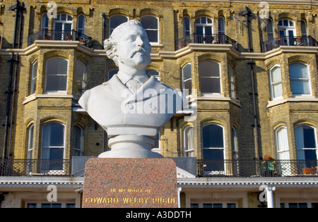 Statua di Edward Welby Pugin, figlio di Augustus Welby Pugin e architetto di Granville Hotel, Ramsgate Foto Stock