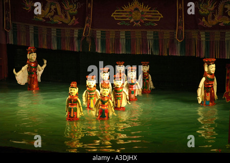 Acqua di burattini, Thang Long acqua Puppet Theatre, Hanoi, Vietnam Foto Stock