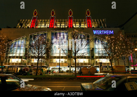 Grande magazzino Wertheim con decorazione cristmas, Kurfuerstendamm, Berlino, Germania Foto Stock