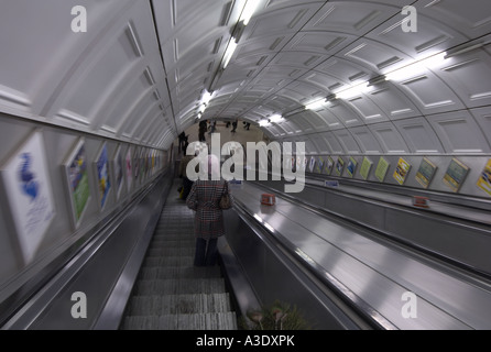 La metropolitana di Londra scale mobili Foto Stock