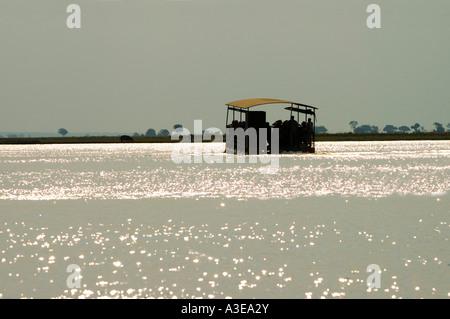 Crociera al tramonto sul fiume Chobe Botswana Foto Stock