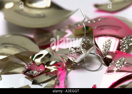 Rotture di Natale ornamento a sfera Foto Stock