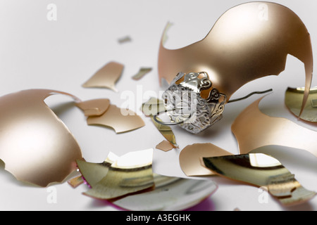 Rotture di Natale ornamento a sfera Foto Stock