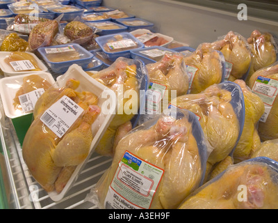 Pollo alla produzione industriale di massa ripiano scaffali ad oggetto la concezione del prodotto simbolo astratto shopping business comm Foto Stock