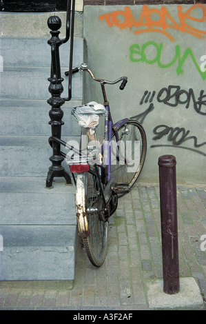 bicicletta, bicicletta, bicicletta, bicicletta, bicicletta portabiciclette, portabiciclette, portabiciclette, portabiciclette, portabiciclette, riposo per biciclette, riposo per biciclette Foto Stock