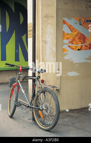 bicicletta, bicicletta, bicicletta, bicicletta, bicicletta portabiciclette, portabiciclette, portabiciclette, portabiciclette, portabiciclette, riposo per biciclette, riposo per biciclette Foto Stock