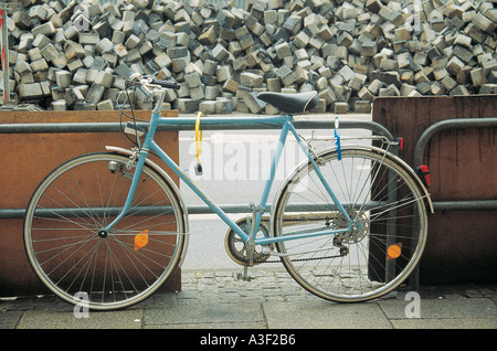 bicicletta, bicicletta, bicicletta, bicicletta, bicicletta portabiciclette, portabiciclette, portabiciclette, portabiciclette, portabiciclette, riposo per biciclette, riposo per biciclette Foto Stock