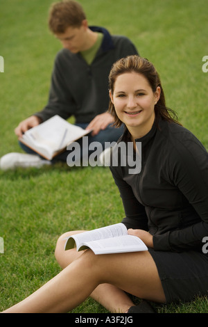 Coppia giovane studiando Foto Stock