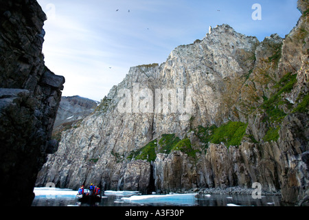 I turisti a Coburg Island, Nunavut, Canada Foto Stock