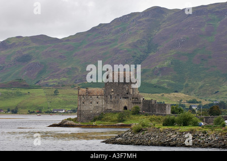 Eilean Donan Castle sul Loch Duich vicino a Dornie Scozia Scotland Foto Stock