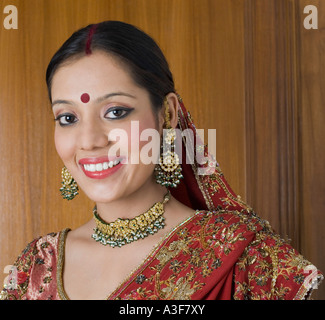 Ritratto di una giovane donna sorridente Foto Stock