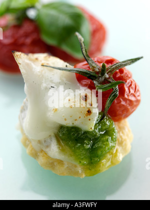 Formaggio di capra tartlet crostino close up vegetariano cibo editoriale Foto Stock