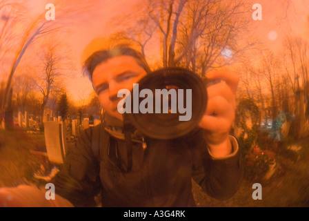 Fotografo autoritratto in albero di natale sfera Foto Stock