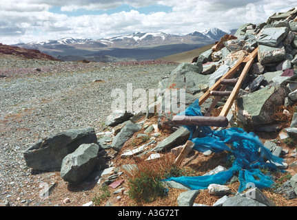 Obo - tradizionale mongola costruzione di culto. Parte superiore del Buratyn Daba Pass. Khovd aimag (provincia). A ovest della Mongolia Foto Stock