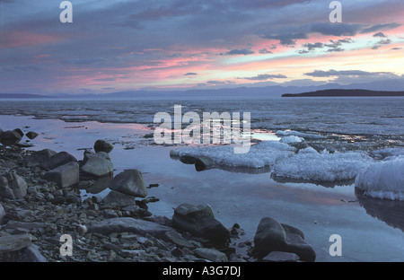 Lago Khuvsgul al tramonto. A nord della Mongolia Foto Stock