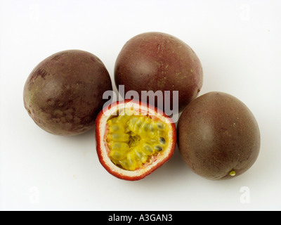 Maracuya o il frutto della passione Passiflora sp. Foto Stock
