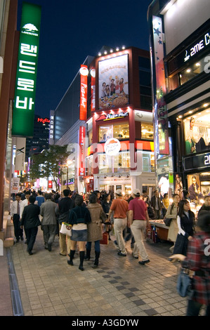 Il quartiere dello shopping a Myeongdong, Seoul, Corea Foto Stock