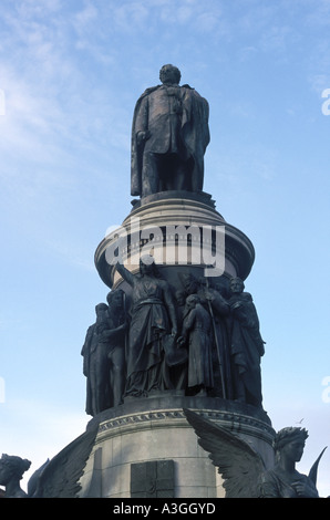 La statua di Daniel O'Connell su O'Connell Street a Dublino in Irlanda Foto Stock