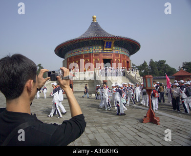 Tourist fotografare il Tempio del Paradiso l'Imperial vault Foto Stock