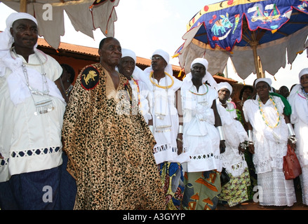 Capo delle celebrazioni di famiglia , Abomey , Benin , Africa occidentale Foto Stock