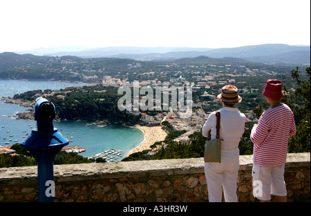 Vista di Llafranc da El lontano de Faro di Sant Sebastia, Spagna Foto Stock