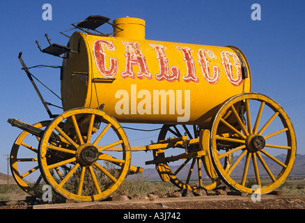 California Deserto Mojave Calico Ghost Town acqua segno del carro Foto Stock