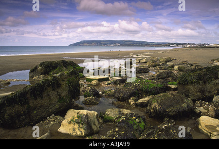 Spiaggia di scena a bassa acqua a Yaverland beach Foto Stock