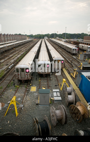 Vista del numero 7 alla metropolitana linea terminale di manutenzione in Flushing Meadows New York City STATI UNITI D'AMERICA AGOSTO 2005 Foto Stock