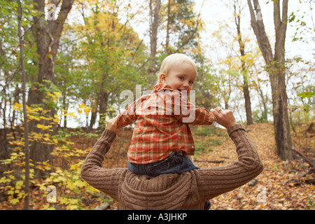 Madre e Figlio all'aperto Foto Stock