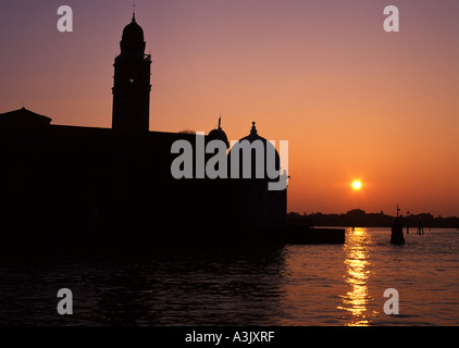 Chiesa di San Michele in Isola al tramonto Venezia Veneto Italia Foto Stock