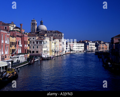 Canal Grande al fine di Cannaregio, vicino alla stazione ferroviaria Venezia Veneto Italia Foto Stock