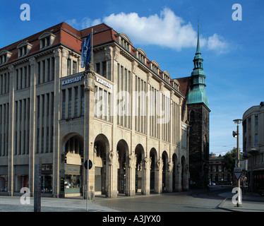 Karstadt-Warenhaus und Frauenkirche am Marienplatz in Goerlitz Foto Stock