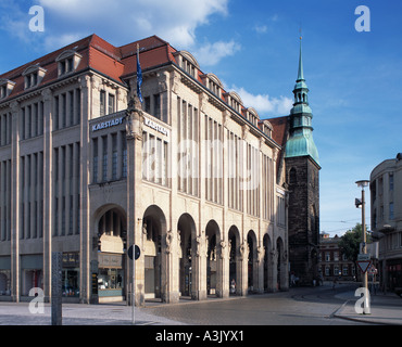 Karstadt-Warenhaus und Frauenkirche am Marienplatz in Goerlitz Foto Stock