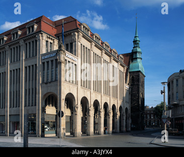 Karstadt-Warenhaus und Frauenkirche am Marienplatz in Goerlitz Foto Stock