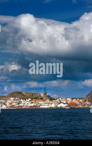 Case in cluster di Fjallbacka una piccola cittadina svedese costa ovest Bohusland Svezia Scandinavia Foto Stock